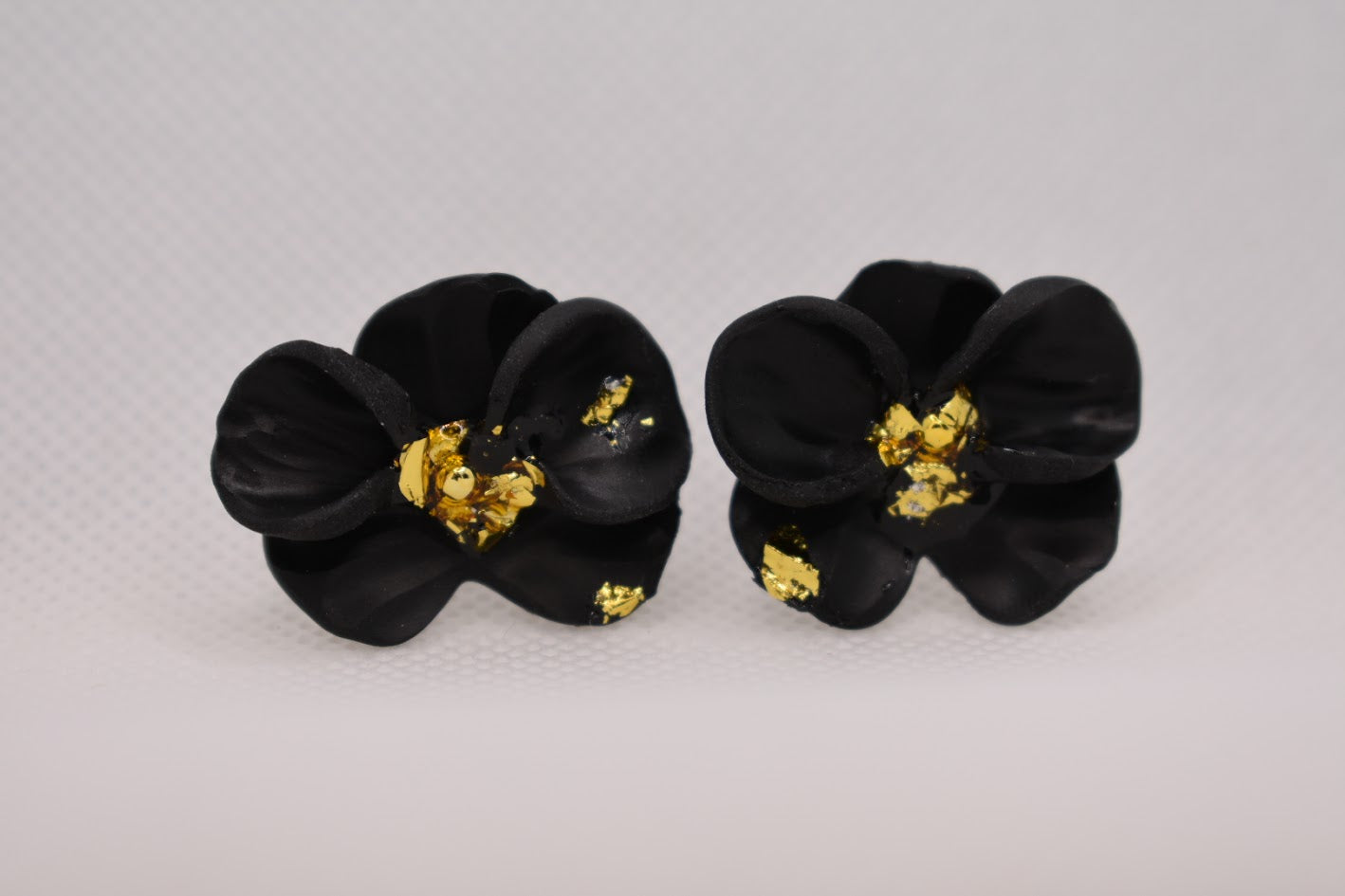 Kukkaisunelma Uniikki musta – käsintehdyt korvakorut, suomalainen design | Kalakettuu