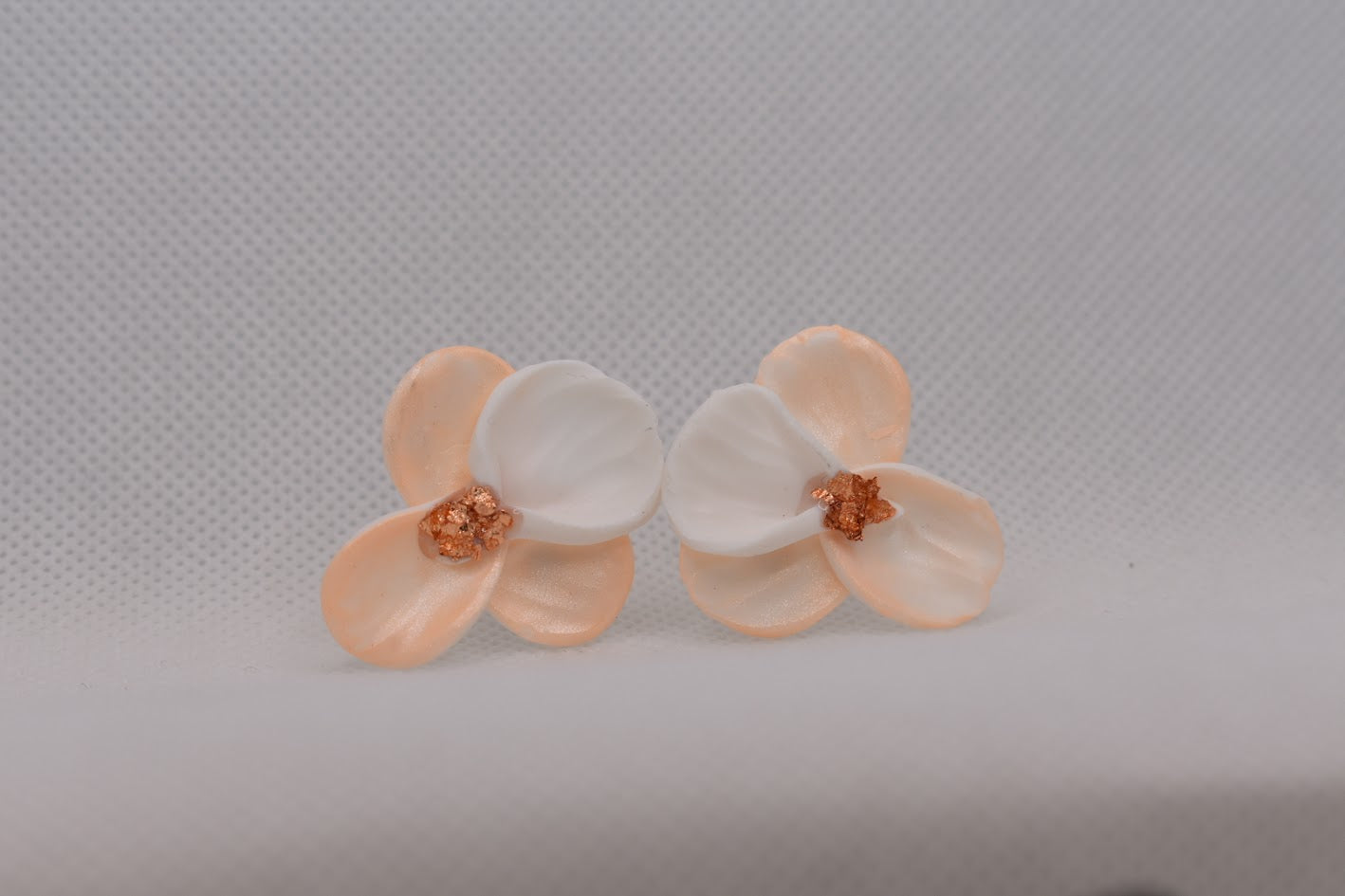 Kukkaisunelma Persikka – käsintehdyt korvakorut, suomalainen design | Kalakettuu