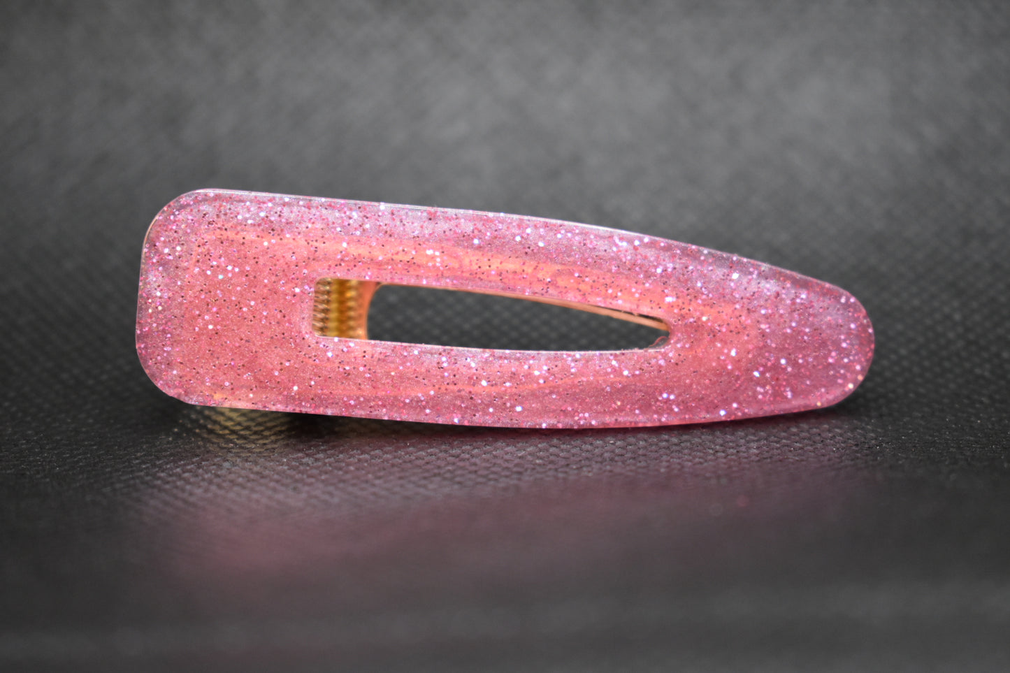 Hiuspinni Glitter vaaleanpunainen – käsintehdyt korvakorut, suomalainen design | Kalakettuu