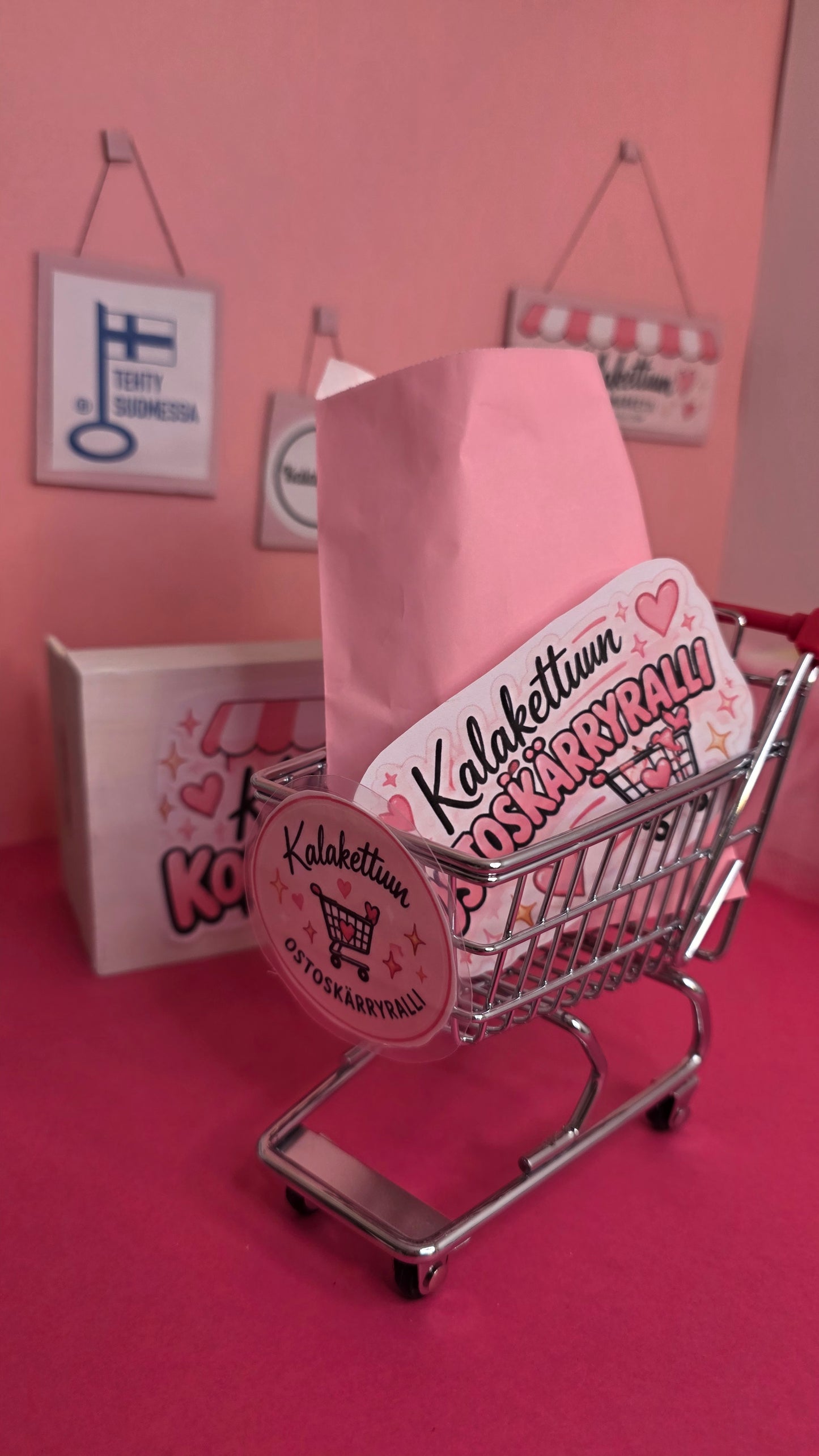 Korukärry #010 – Mysteeripaketti, suljettu vaaleanpunainen pussi miniostoskärryssä