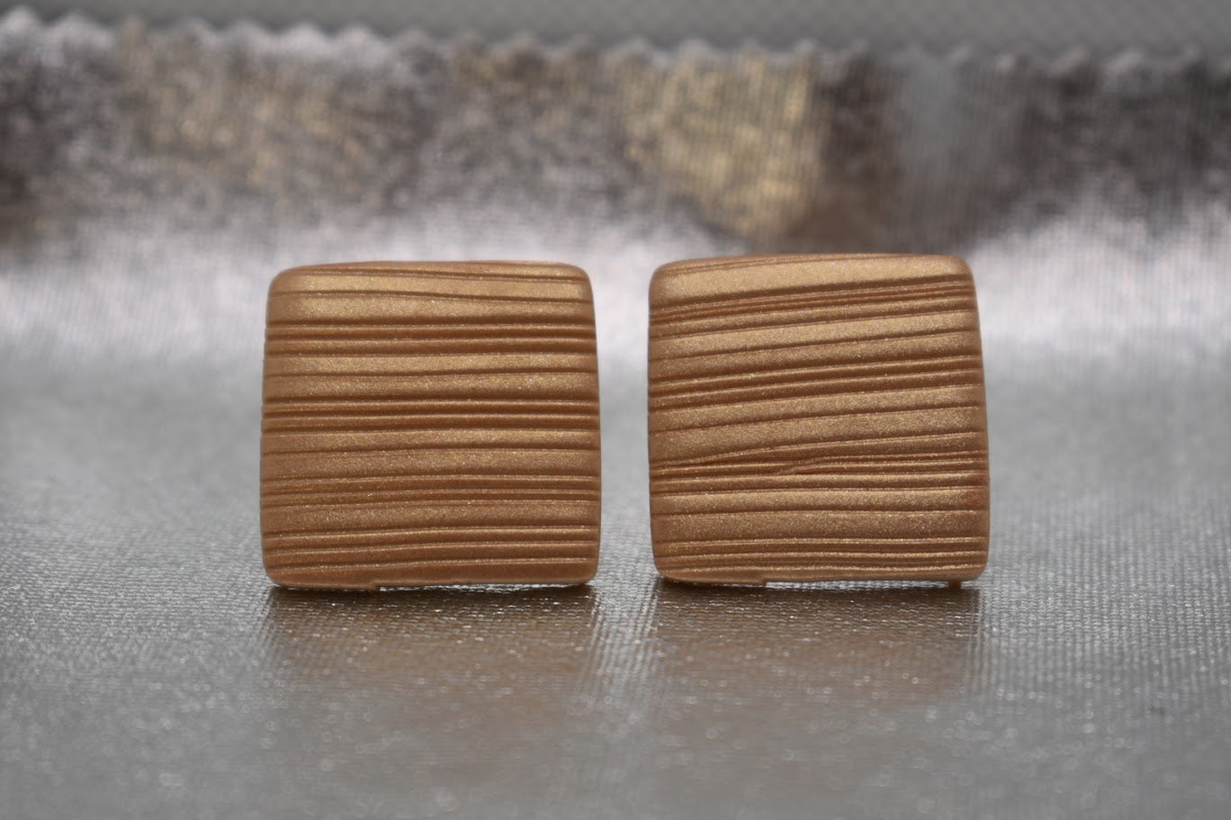 Neliö linja nappikorvakorut