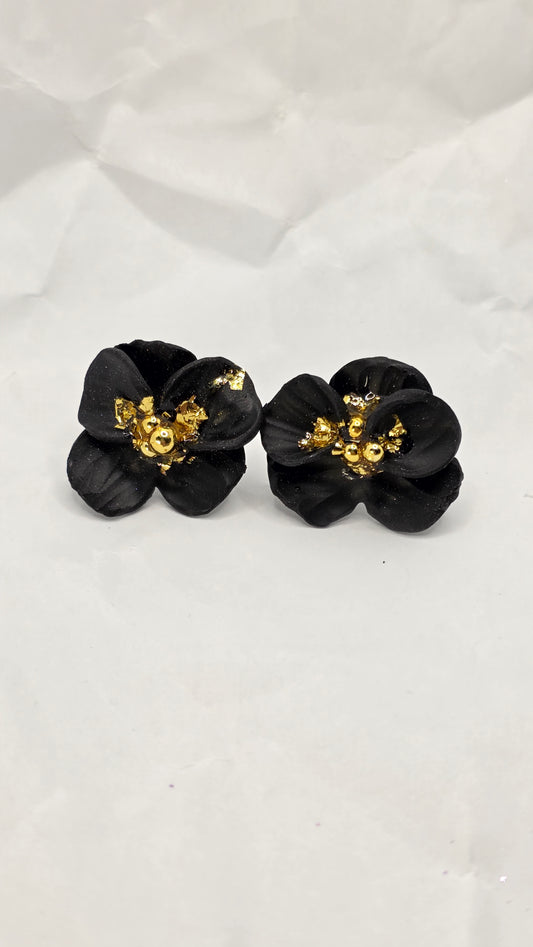 Kukkakorvakorut uniikit